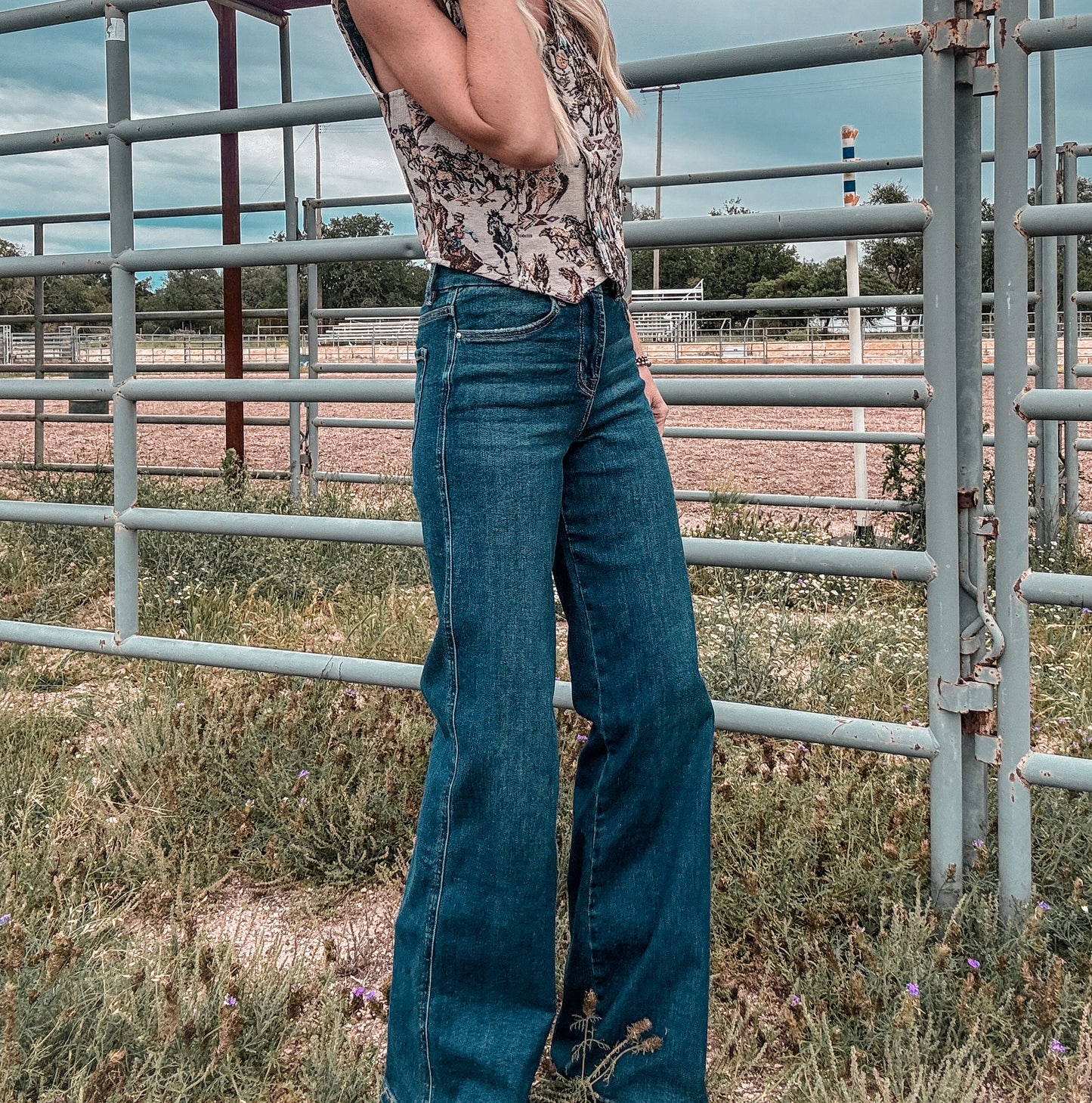 The Hawley Wide Leg Jeans (Dark Wash) - The Vintage Emmie