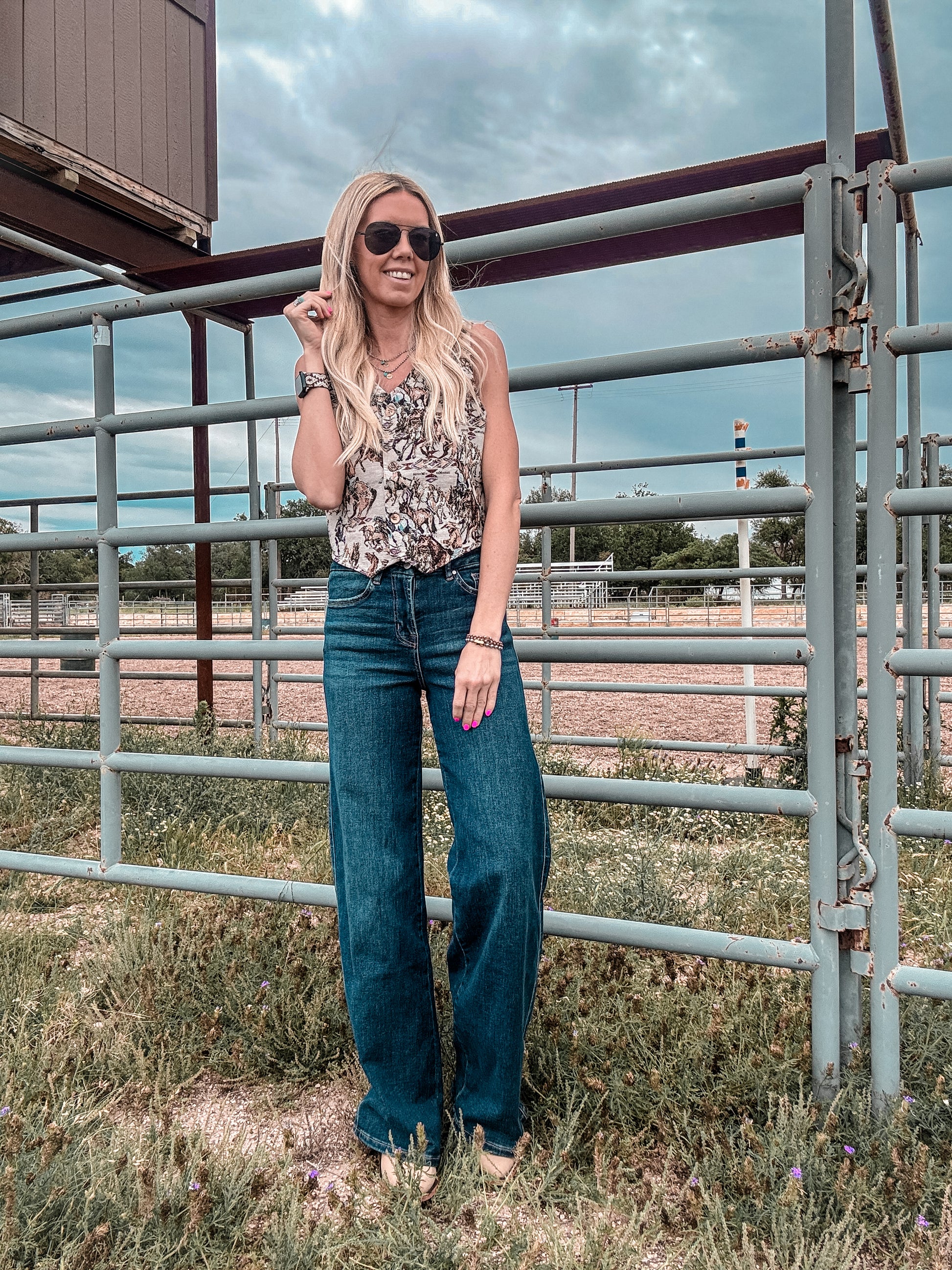 The Hawley Wide Leg Jeans (Dark Wash) - The Vintage Emmie