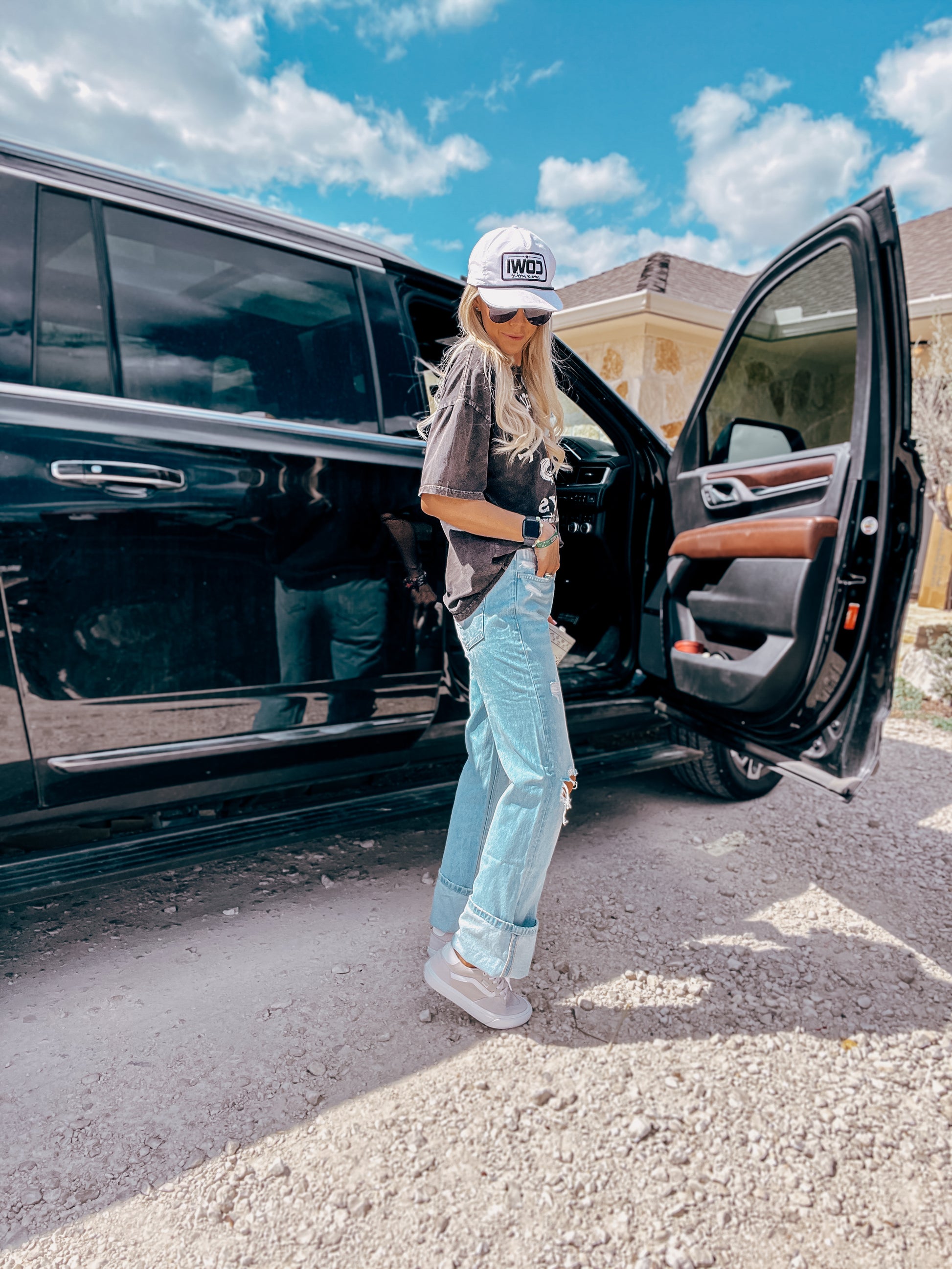 The Plainview 90's Distressed Denim Jeans (Light Wash) - The Vintage Emmie