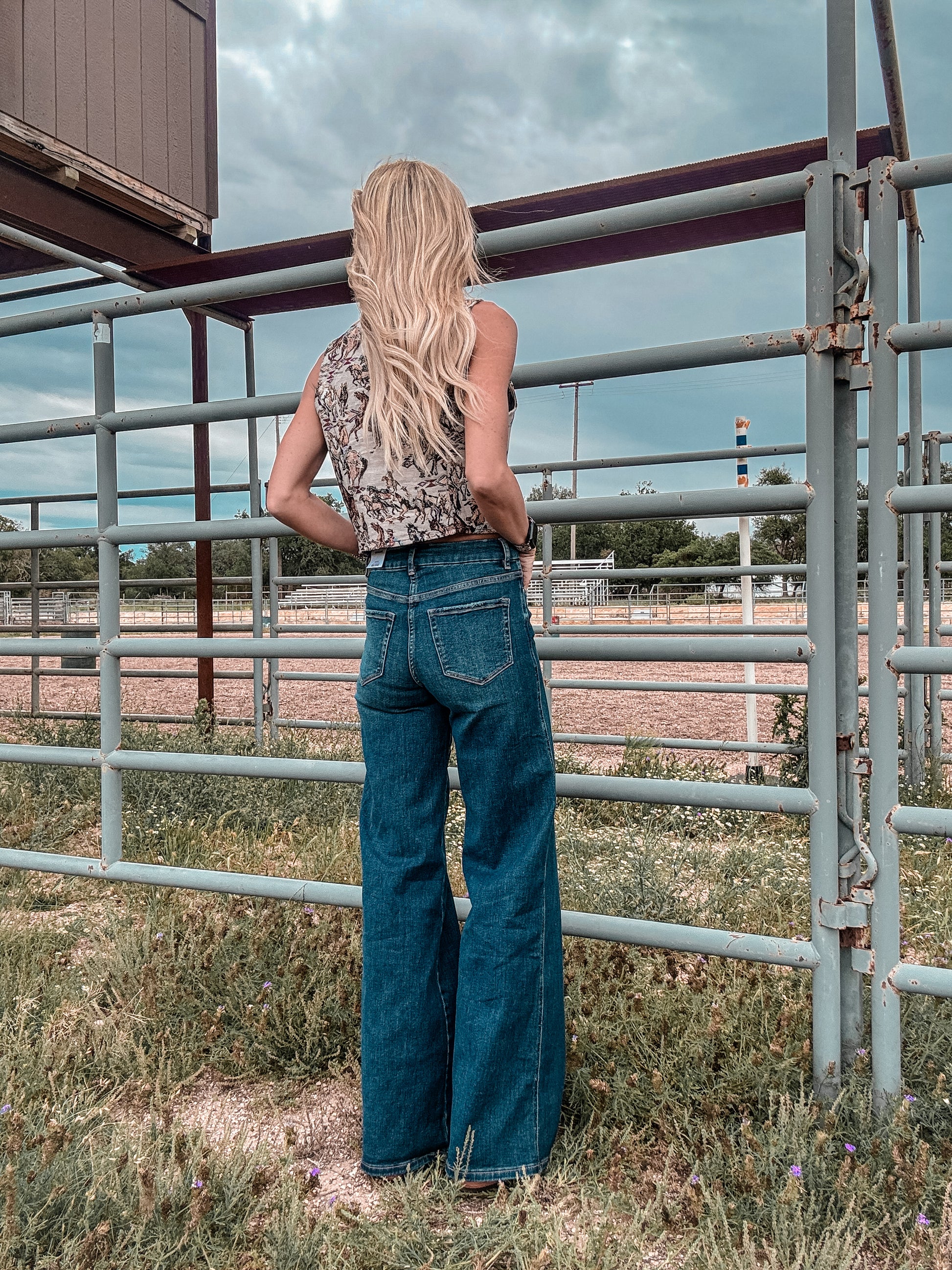 The Hawley Wide Leg Jeans (Dark Wash) - The Vintage Emmie