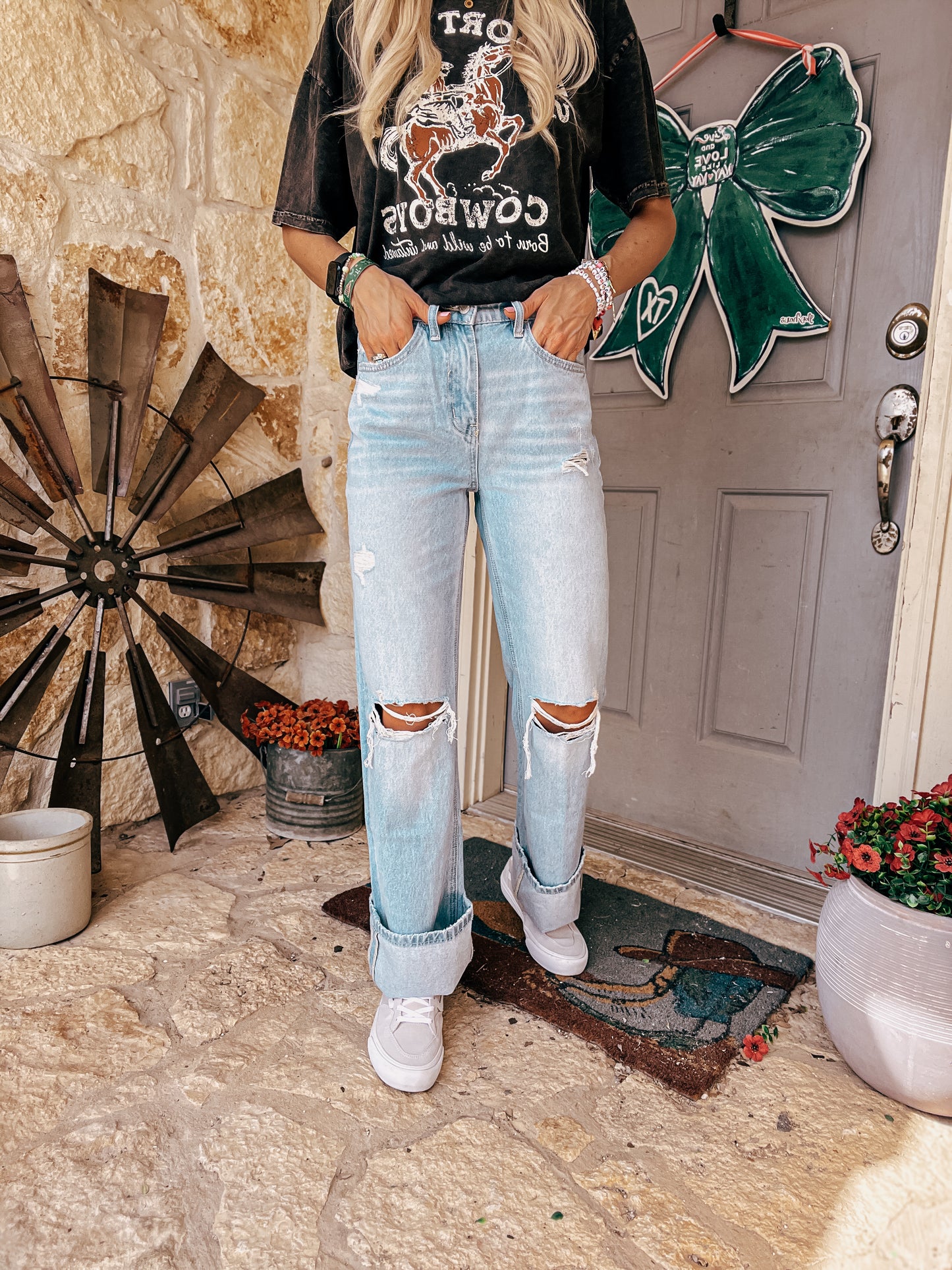 The Plainview 90's Distressed Denim Jeans (Light Wash) - The Vintage Emmie