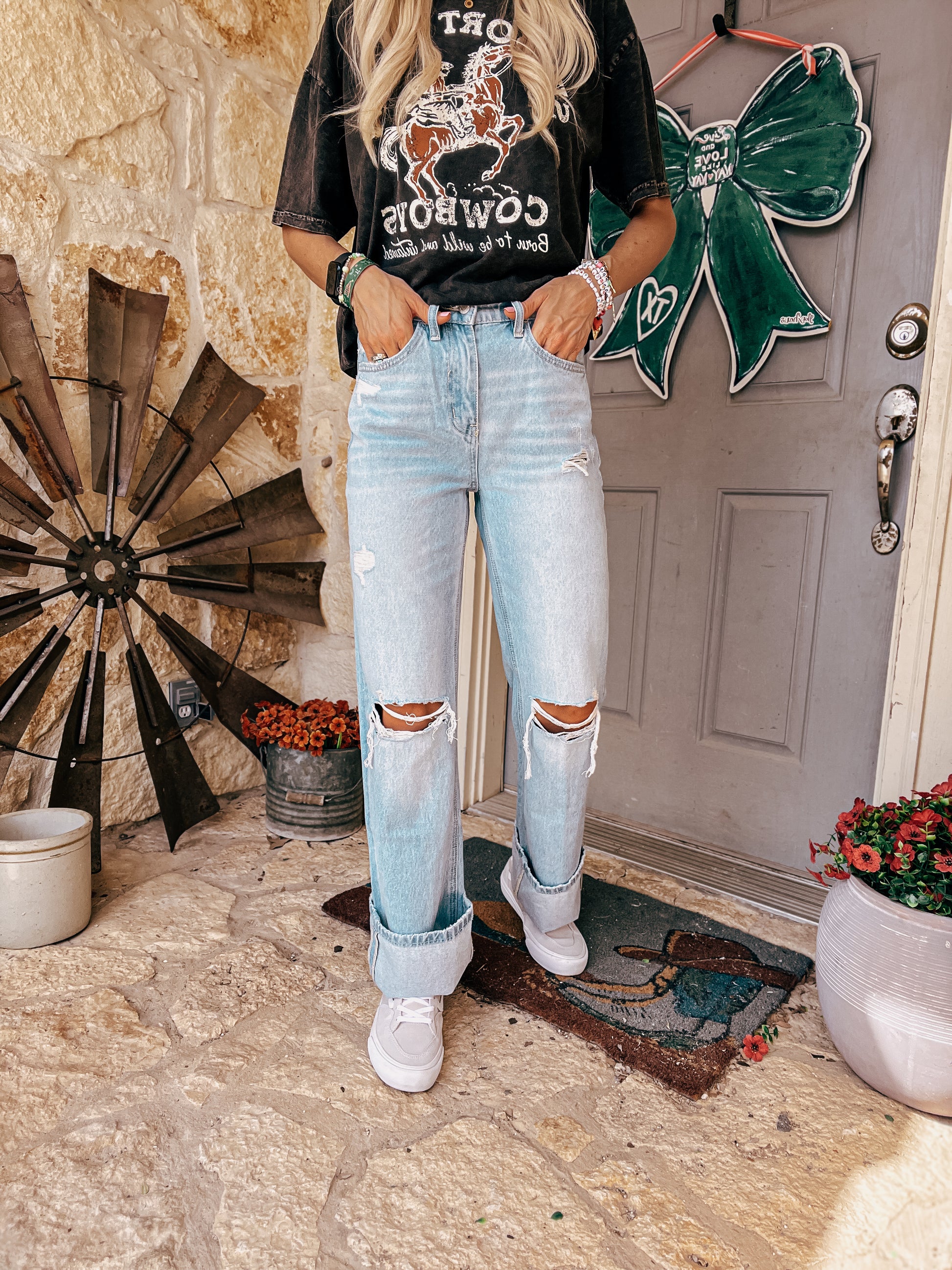 The Plainview 90's Distressed Denim Jeans (Light Wash) - The Vintage Emmie