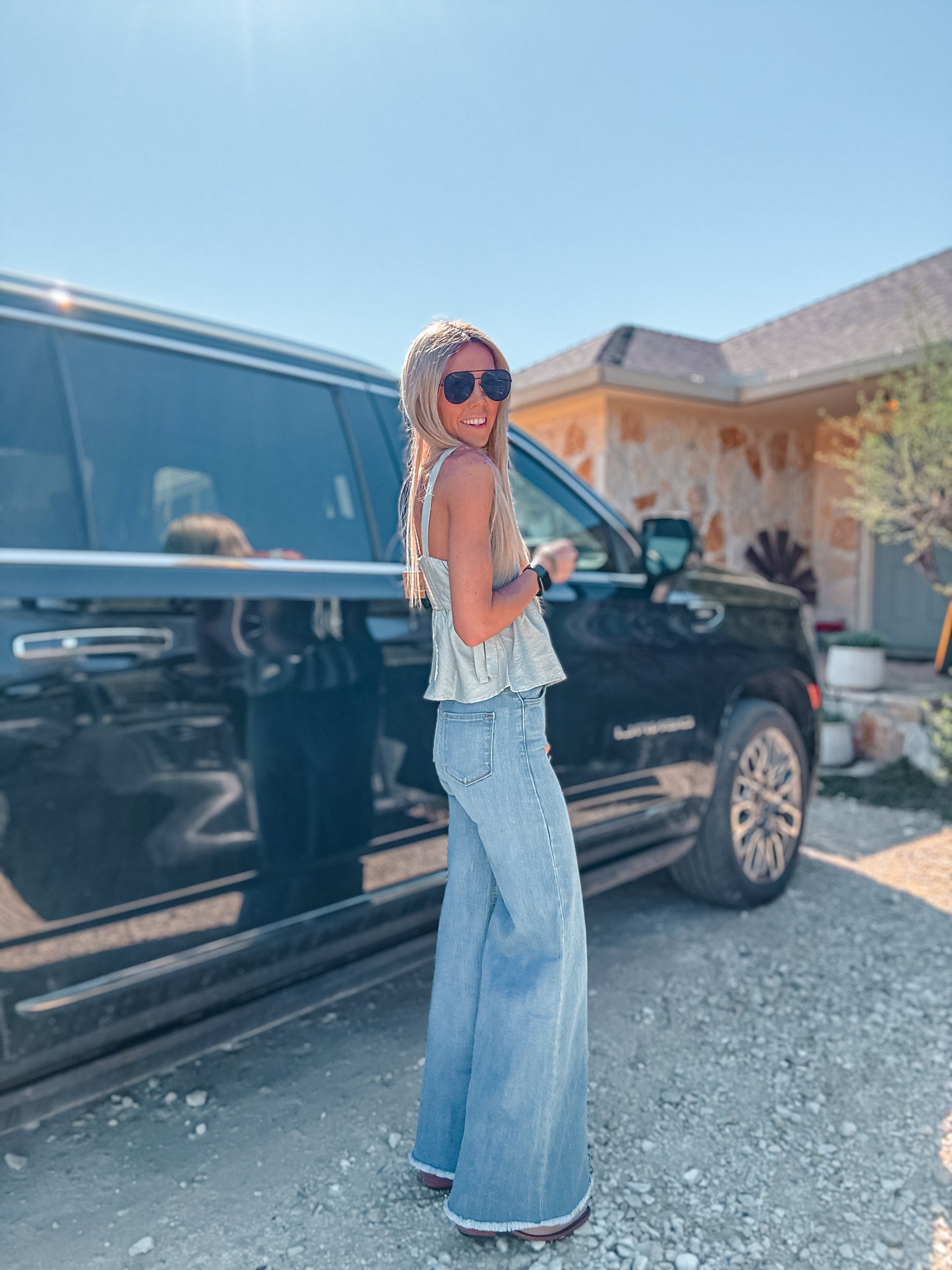 The Tira Floral Linen Top (Blue) - The Vintage Emmie