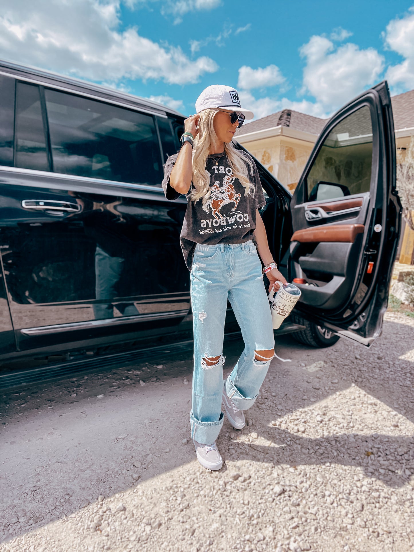 The Plainview 90's Distressed Denim Jeans (Light Wash) - The Vintage Emmie