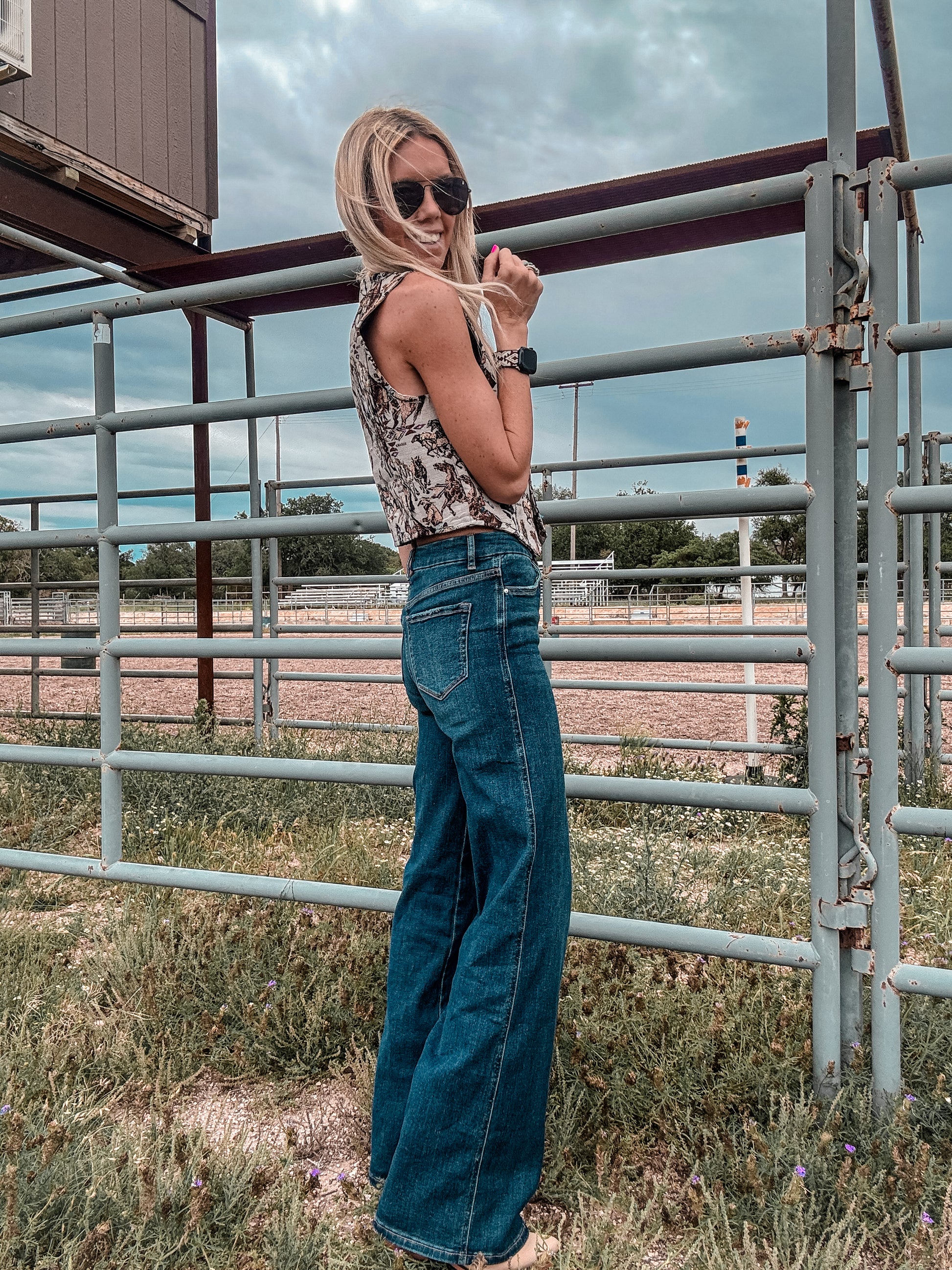 The Hawley Wide Leg Jeans (Dark Wash) - The Vintage Emmie