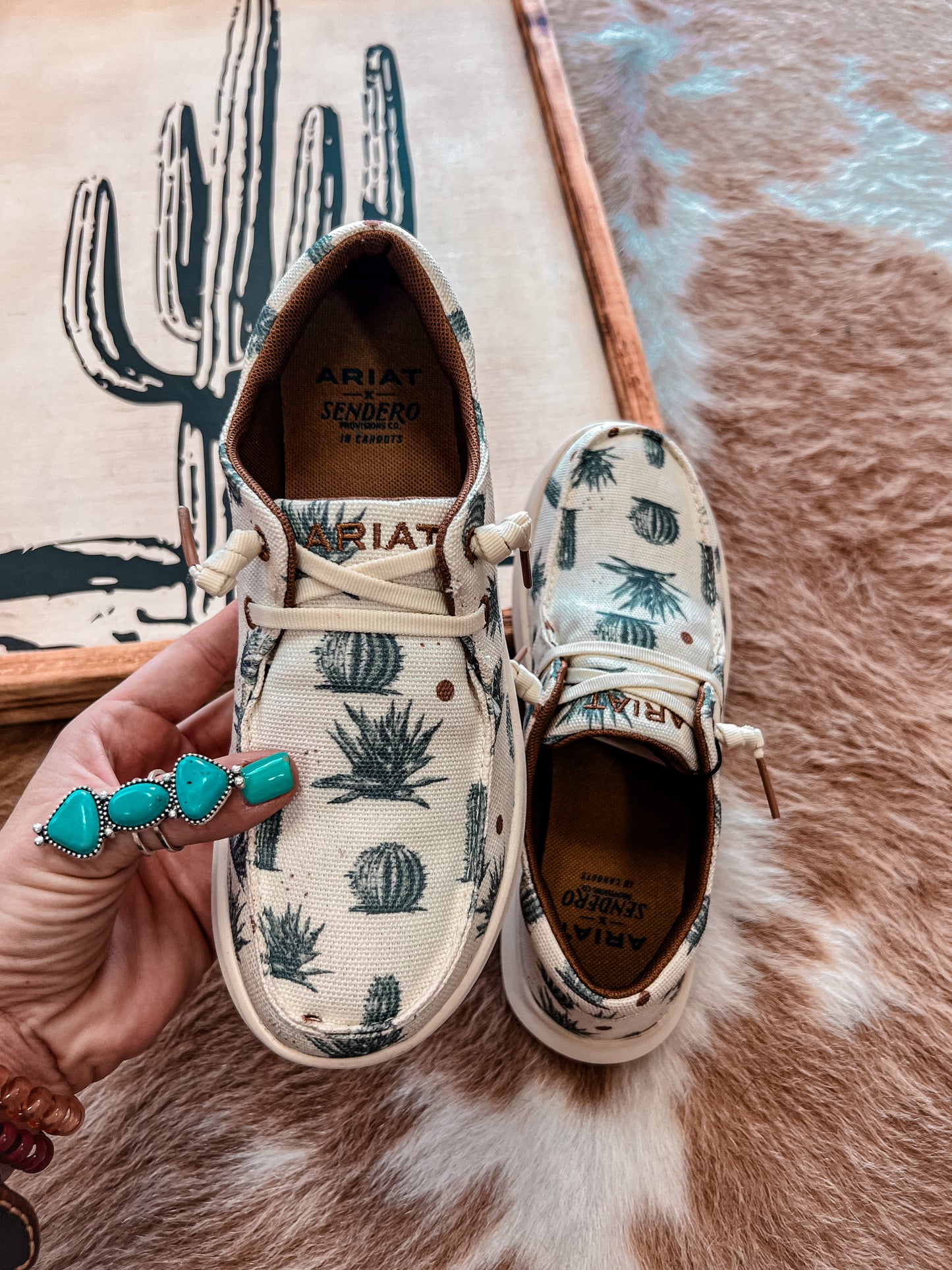 Ariat Hilo Sendero (Cream Nueces Cactus Print) - The Vintage Emmie