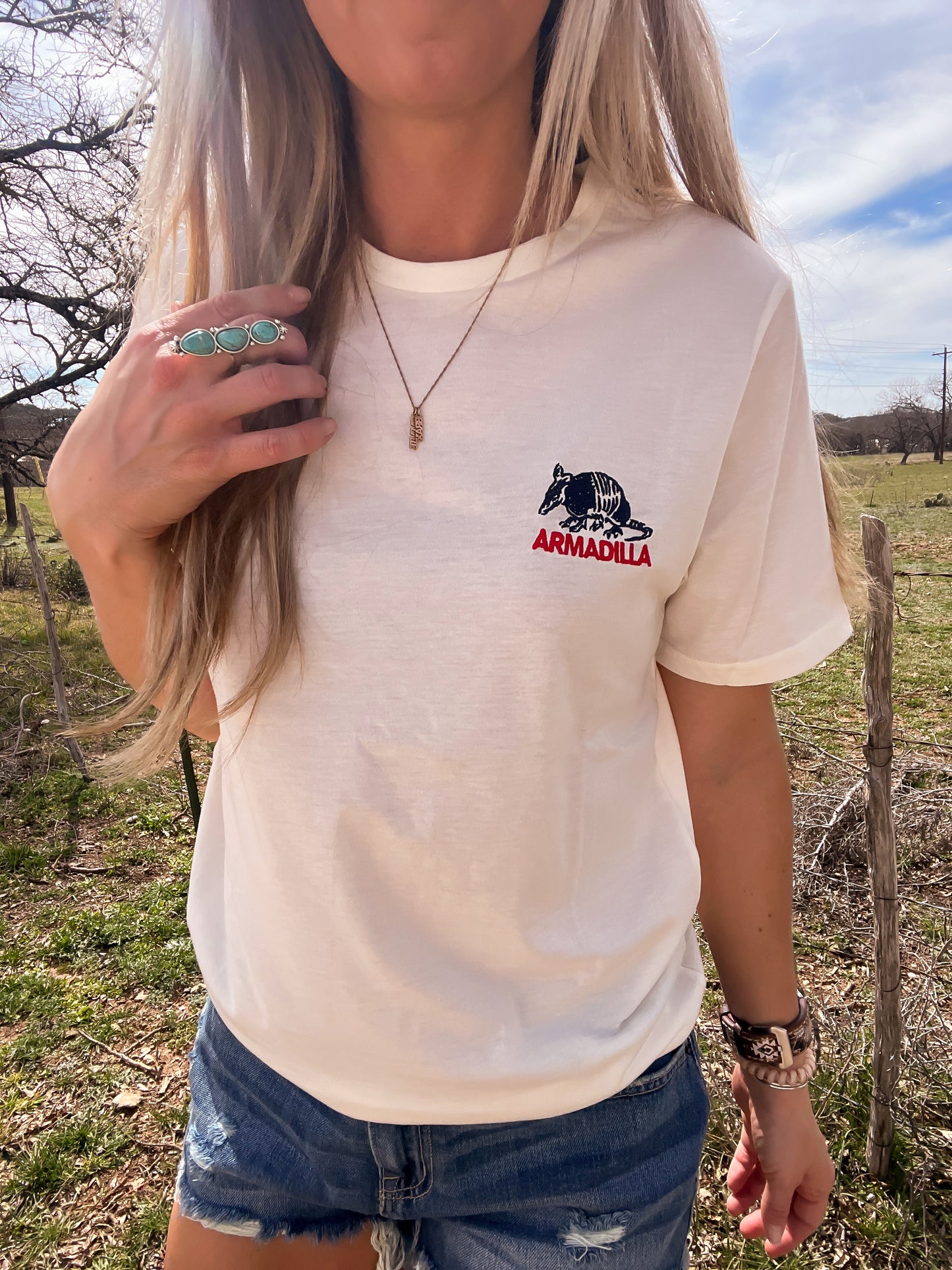 Sendero Provisions Armadilla Tee (Off White) - The Vintage Emmie