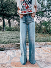 The Tecula Wide Leg Denim Jeans (Medium Wash) - The Vintage Emmie