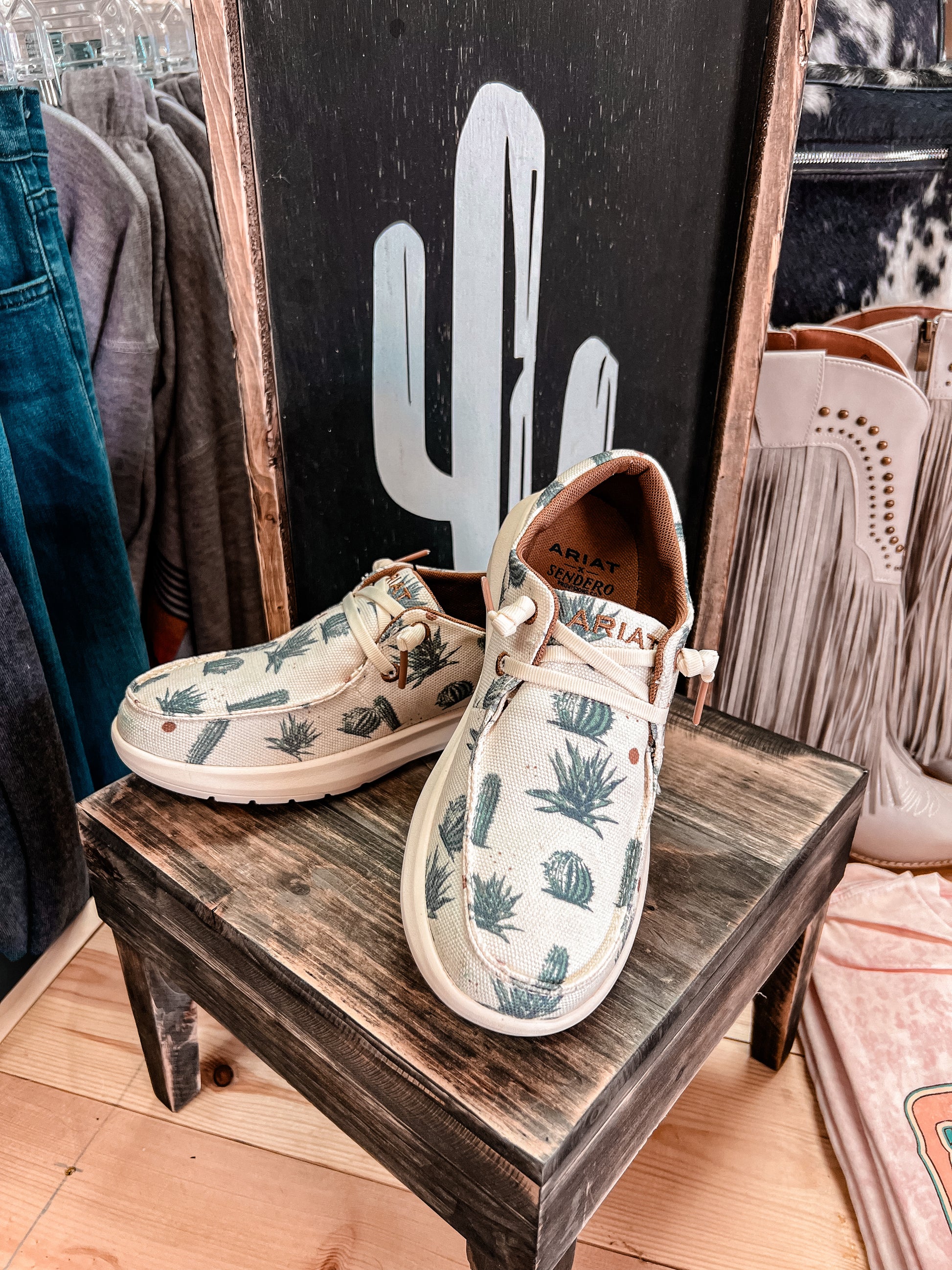 Ariat Hilo Sendero (Cream Nueces Cactus Print) - The Vintage Emmie