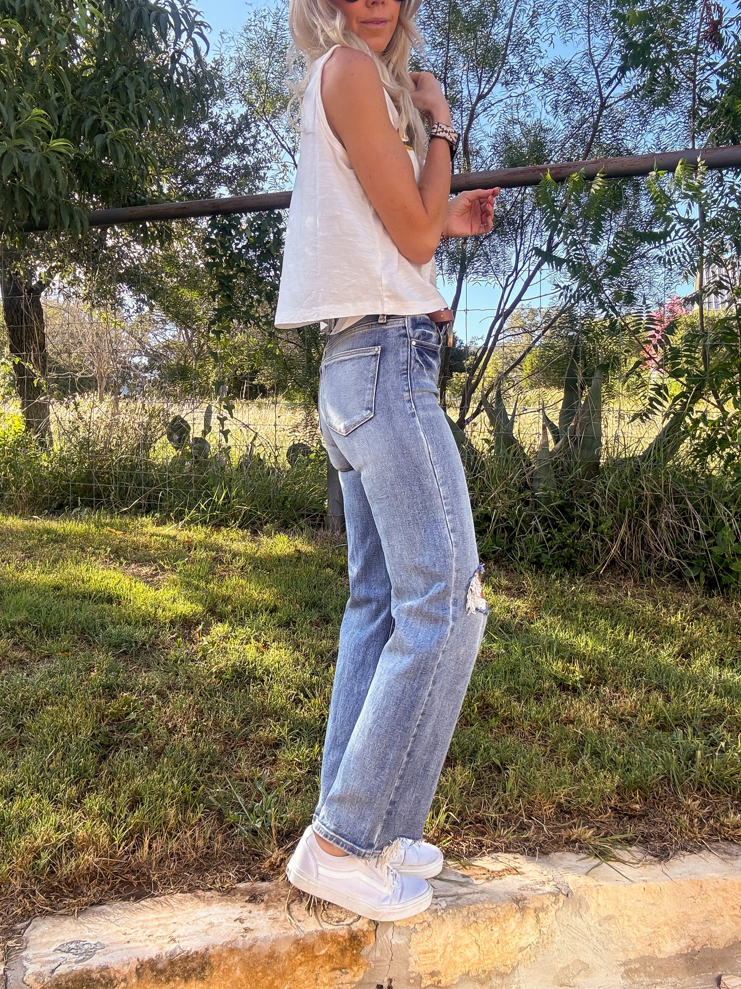 The Van Horn Distressed Jeans - The Vintage Emmie