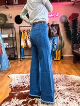 The Gano Wide Leg Denim Jeans (Medium Wash)