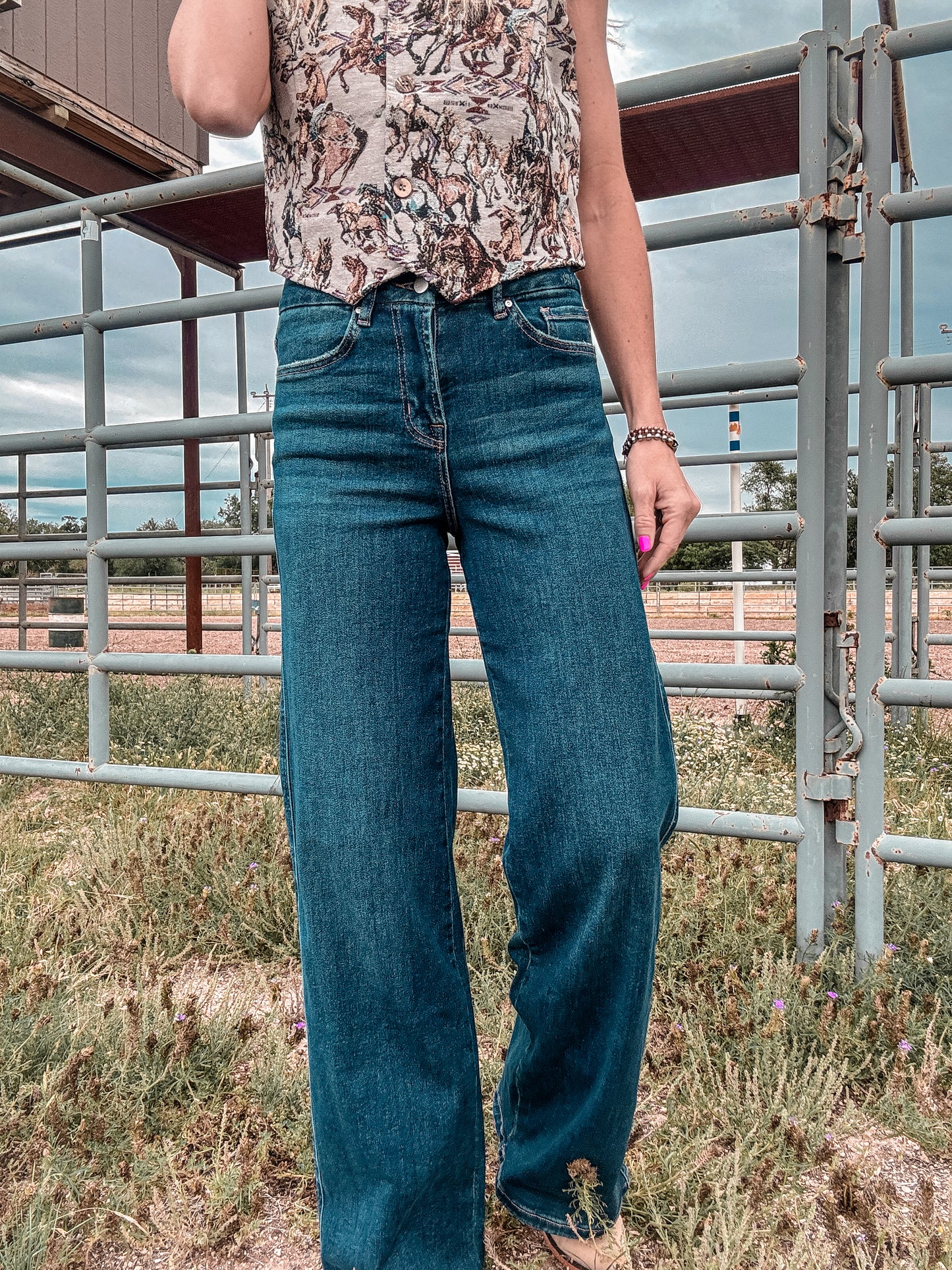 The Hawley Wide Leg Jeans (Dark Wash) - The Vintage Emmie