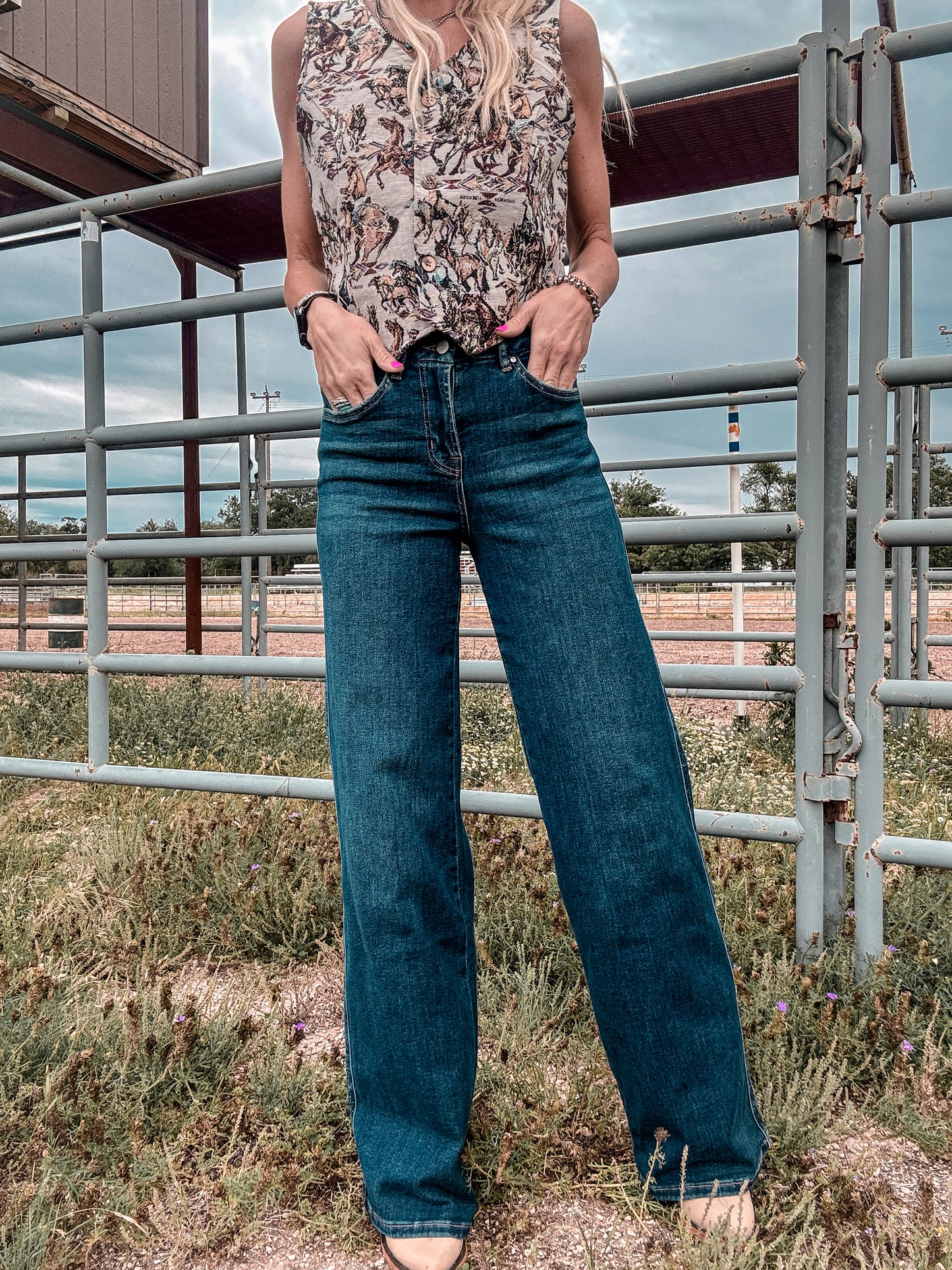 The Hawley Wide Leg Jeans (Dark Wash) - The Vintage Emmie