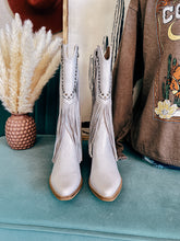 The Fresno Fringe Boots (Grey)