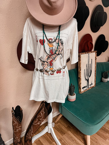 Queen Of Hearts Oversized Tee (White) - The Vintage Emmie